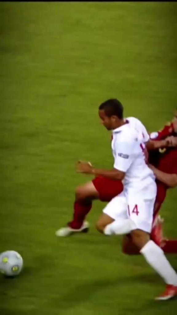 人生赢家！荣誉佳人伴其左右！胡梅尔斯国家队生涯混剪！