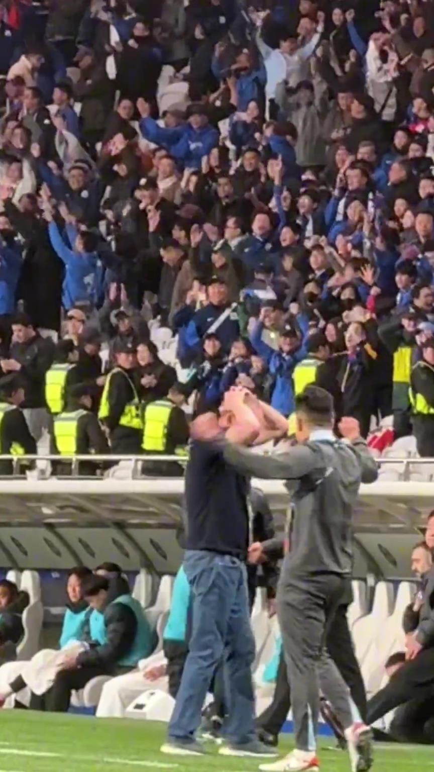 看到斯卢茨基终场哨响时的振臂高呼，就知道这场比赛赢得多不容易